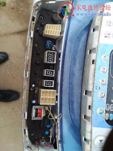 一台小天鹅xqb552588g洗涤排水正常脱水报警显示e3