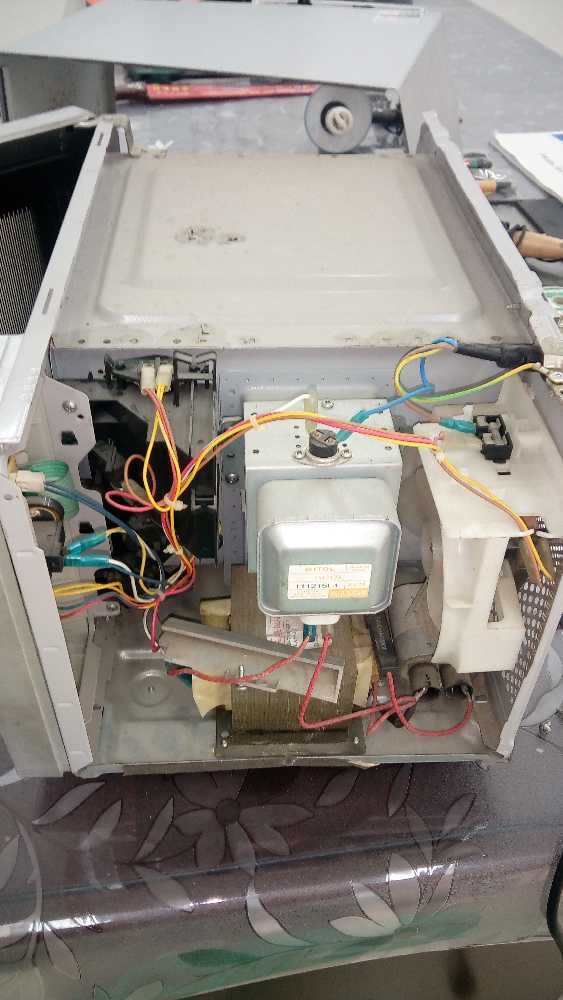 美的微波炉通电不加热