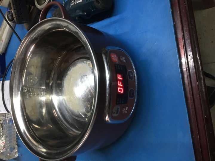 小熊电蒸锅不通电维修