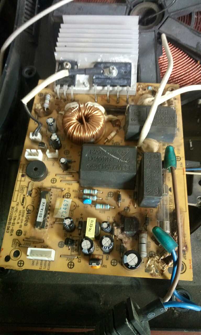 美的电磁炉不通电