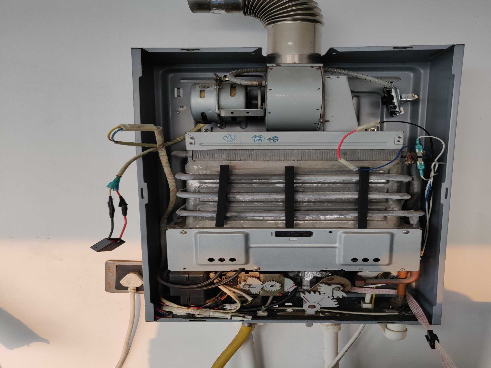 美的燃气热水器显示e5