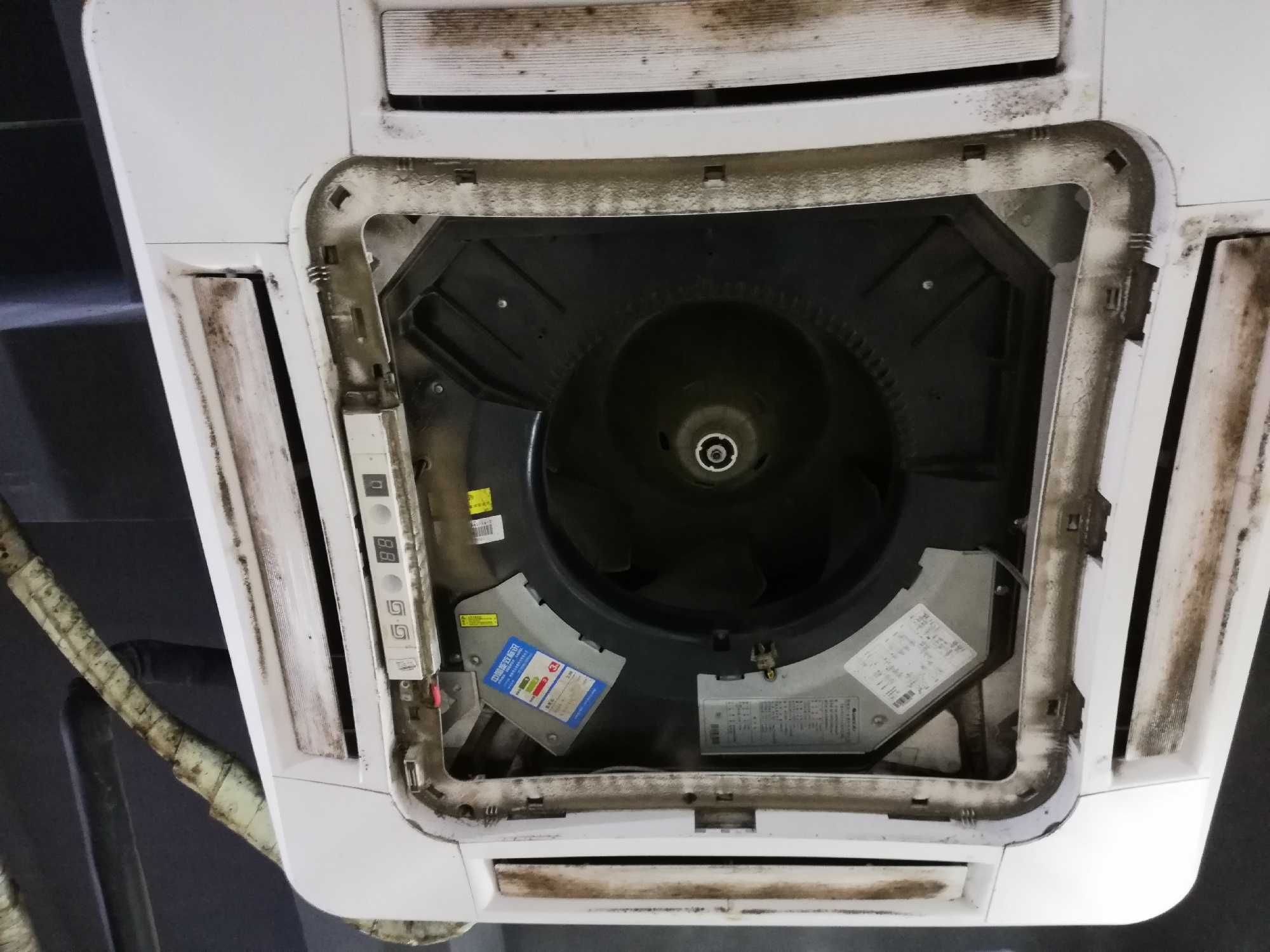 清洗维护格力天花机