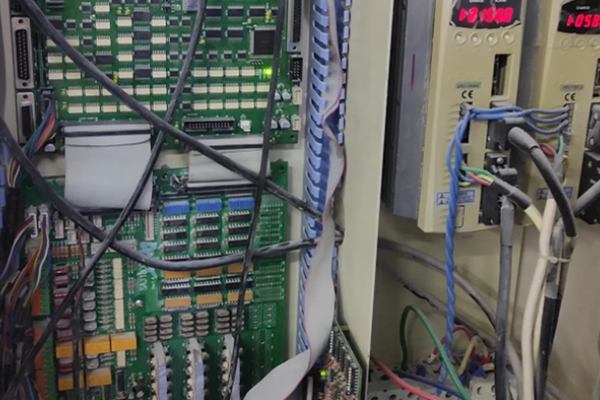 深圳工厂机器出故障,厂家维修要4千,技术员300修好!